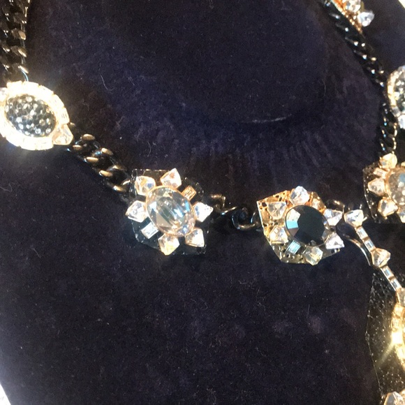 Authentic Swarovski Collar Necklace. With Big detachable brooch - Picture 9 of 12